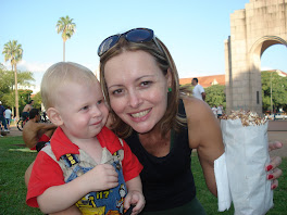 Vai uma pipoca aí??? Com certeza o Gabito tava hipnotizado pelas pipocas e nem aí pra foto...