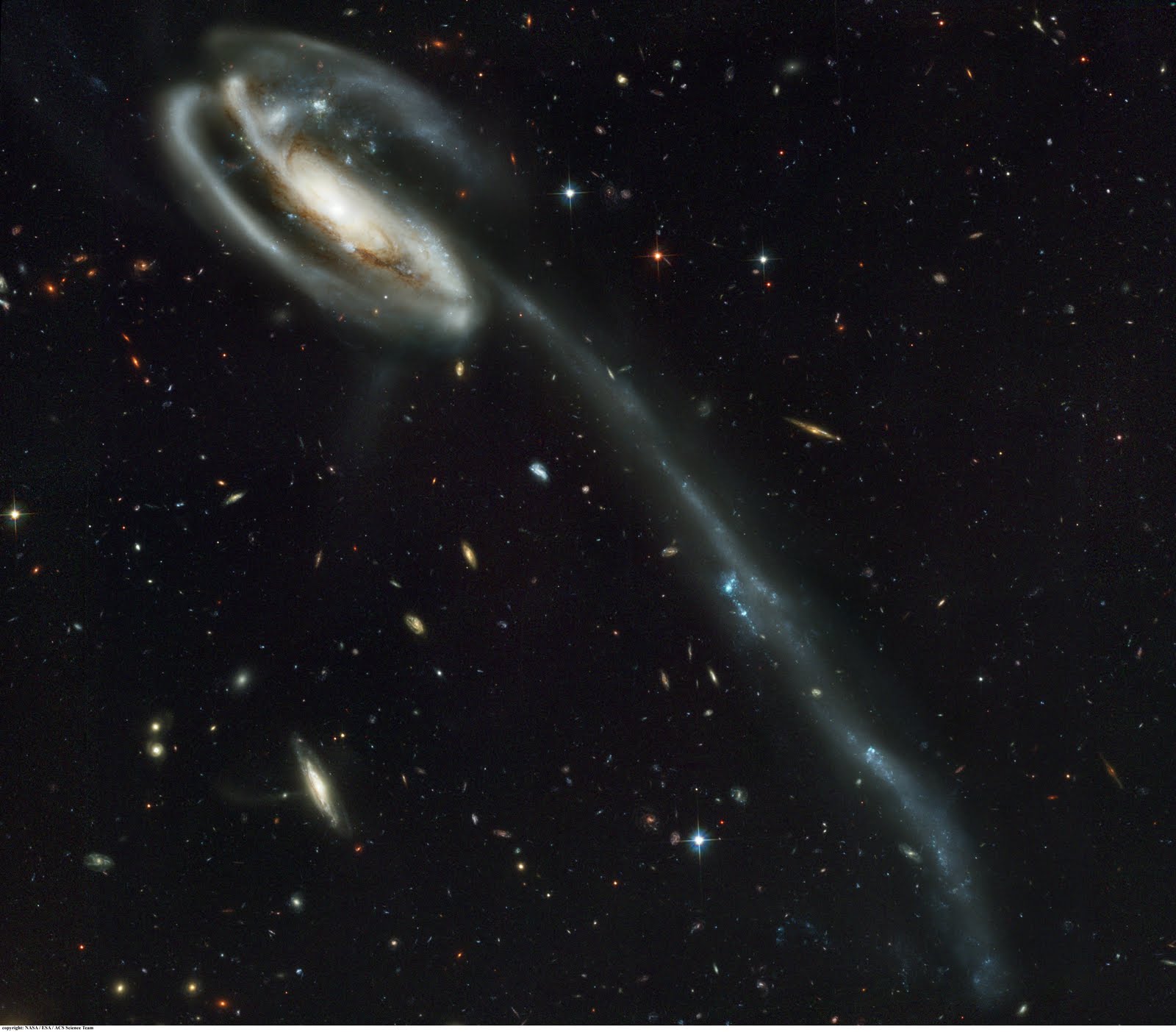 [galaxia-ugc10214_grande.jpg]