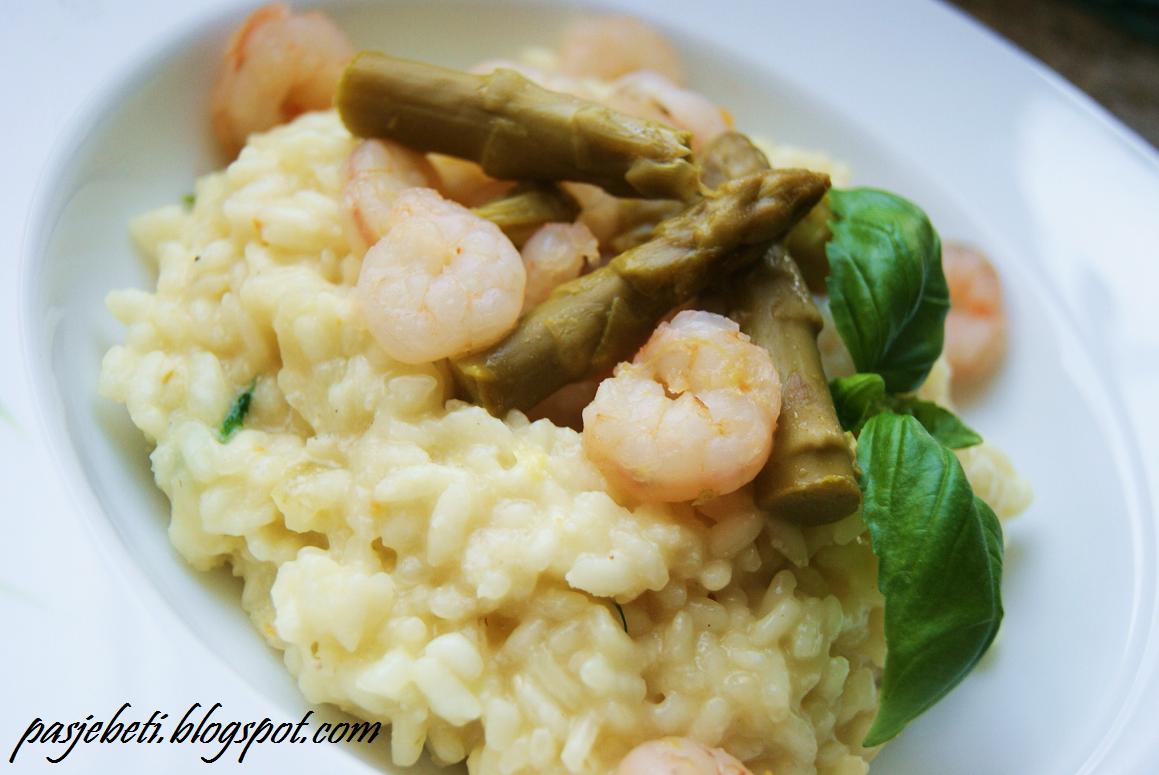 Pasje Beti risotto z krewetkami i szparagami