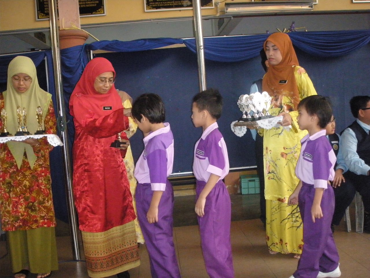 SK RAJA MUDA,SEKSYEN 4,SHAH ALAM MAJLIS PENYAMPAIAN HADIAH UNTUK