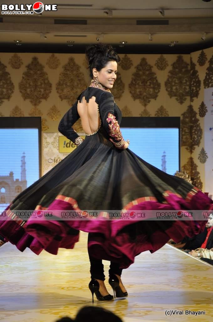 Sameera Reddy walks the ramp at Mijwan Fashion show - SEXIEST FASHION SHOWS IN THE WORLD PICS - Famous Celebrity Picture 