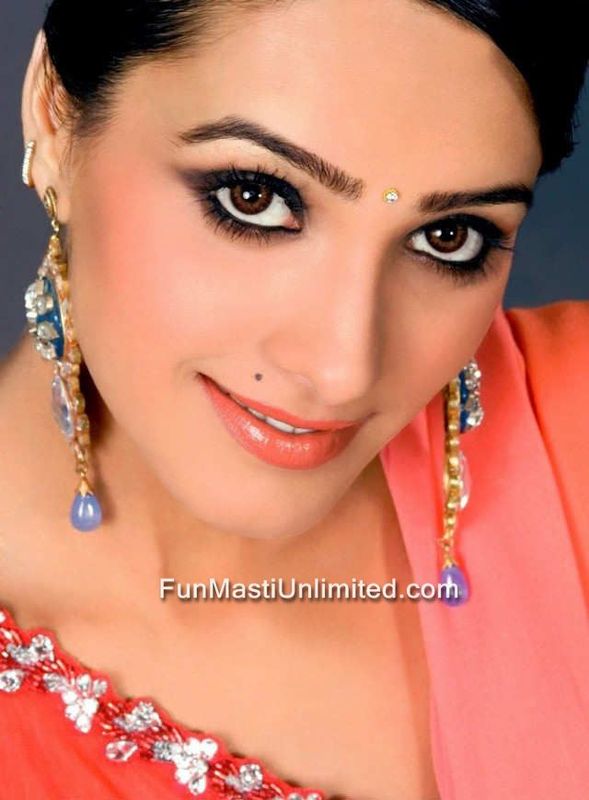 Tv Hot Babe Anita Hassanandani Sexy Pics - SEXY KAREENA PICTURES - Famous Celebrity Picture 