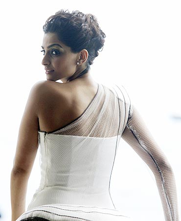 Sonam Kapoor in a Gown - Sonam Kapoor Gowns Pics, Designs