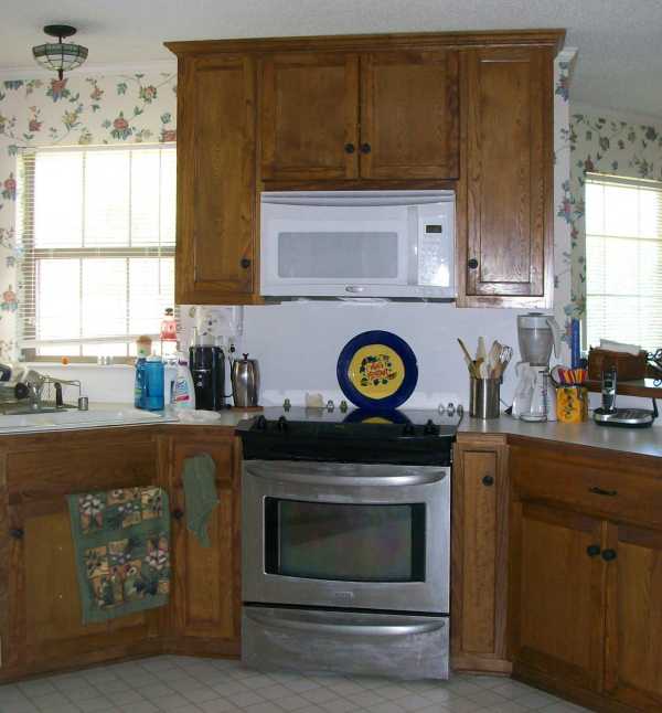 [flores+kitchen+before.jpg]