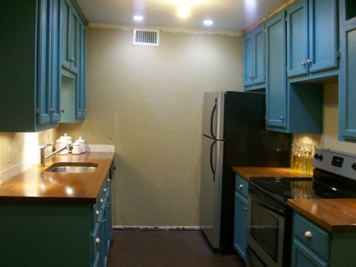 [condo--kitchen+full+view+1-10-10.jpg]