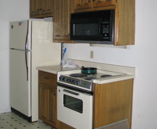 [kitchen+before+stove+side.jpg]