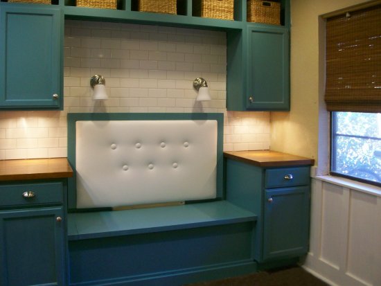 [banquette+seat+upholstered+back+1.jpg]