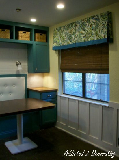 [eating+area+with+valance.jpg]