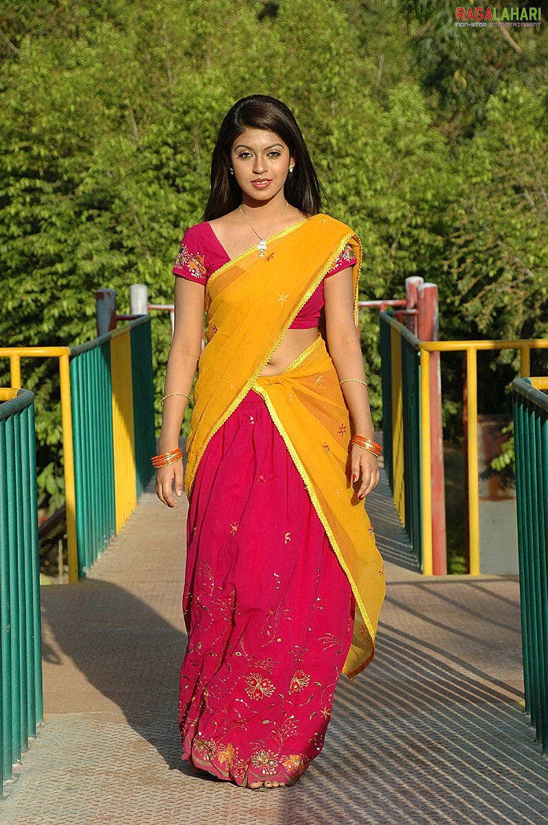Hot Saree Navel Show Of Telugu Heroines Telugu Actress Hot Photos: Prathista Hot Navel Show in Half Saree