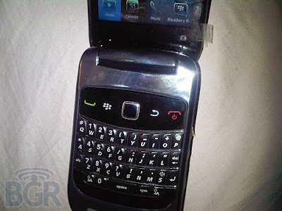 BlackBerry 9670 clamshell OS6  - Blackberry 9670: Mobile A Clapet Clavier QWERTY (OS 6.0) -