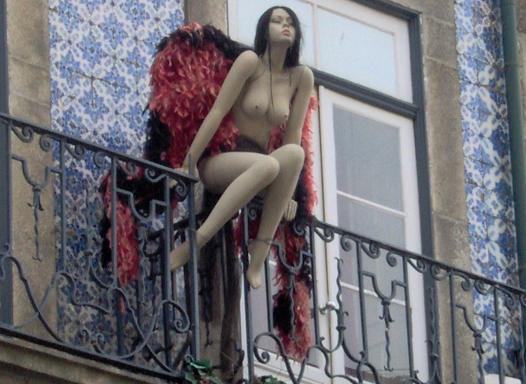 [INQUIETANTE+TABÚ.jpg]