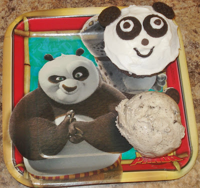 Panda Cupcakes for a Kickin' Kung Fu Panda Party
