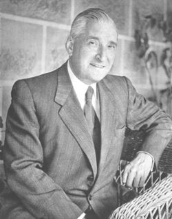 [250px-Salazar1933.jpg]