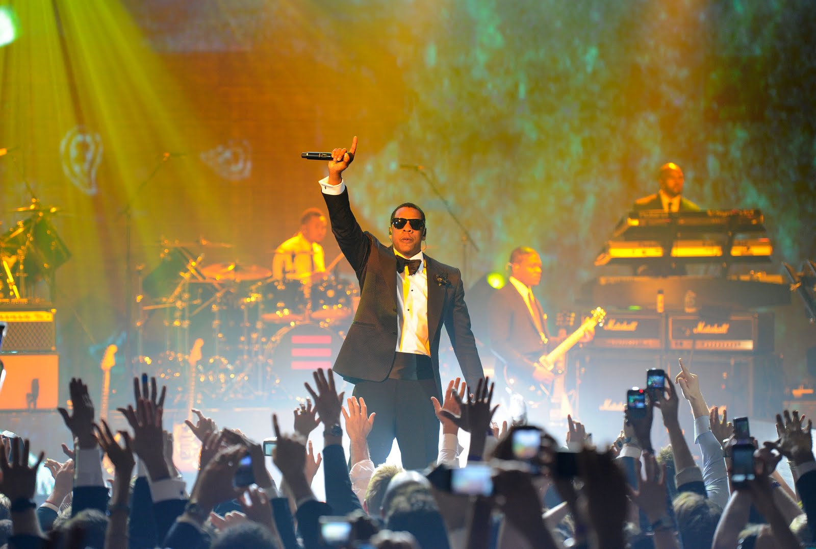 http://3.bp.blogspot.com/_Wplv5-05z-c/TSEnzQiG6kI/AAAAAAAABsM/TdqQGrfVEco/s1600/image-1---jay-z-performs-at-the-cosmopolitan-of-las-vegas--new-years-eve-and-grand-opening-celebration.-credit-ethan-miller-wireimage-1293936537.jpg