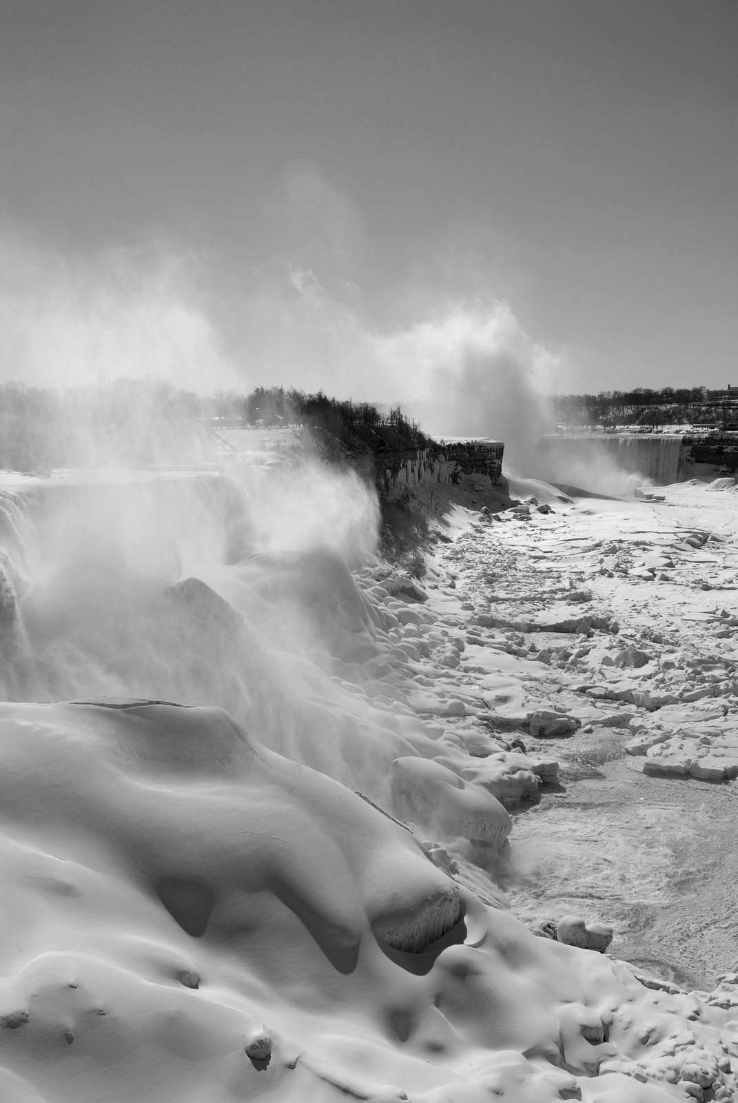 [Niagara+Falls+2-23-2007_060.JPG]