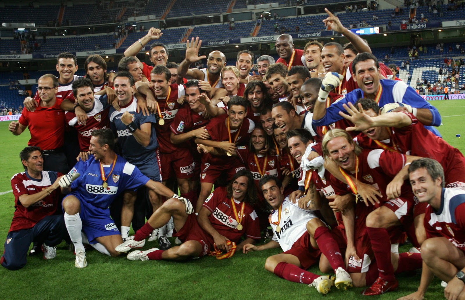 Уефа 2005 2006. Севилья 2003. Севилья 2005. Суперкубок УЕФА 2007. Севилья 2007.