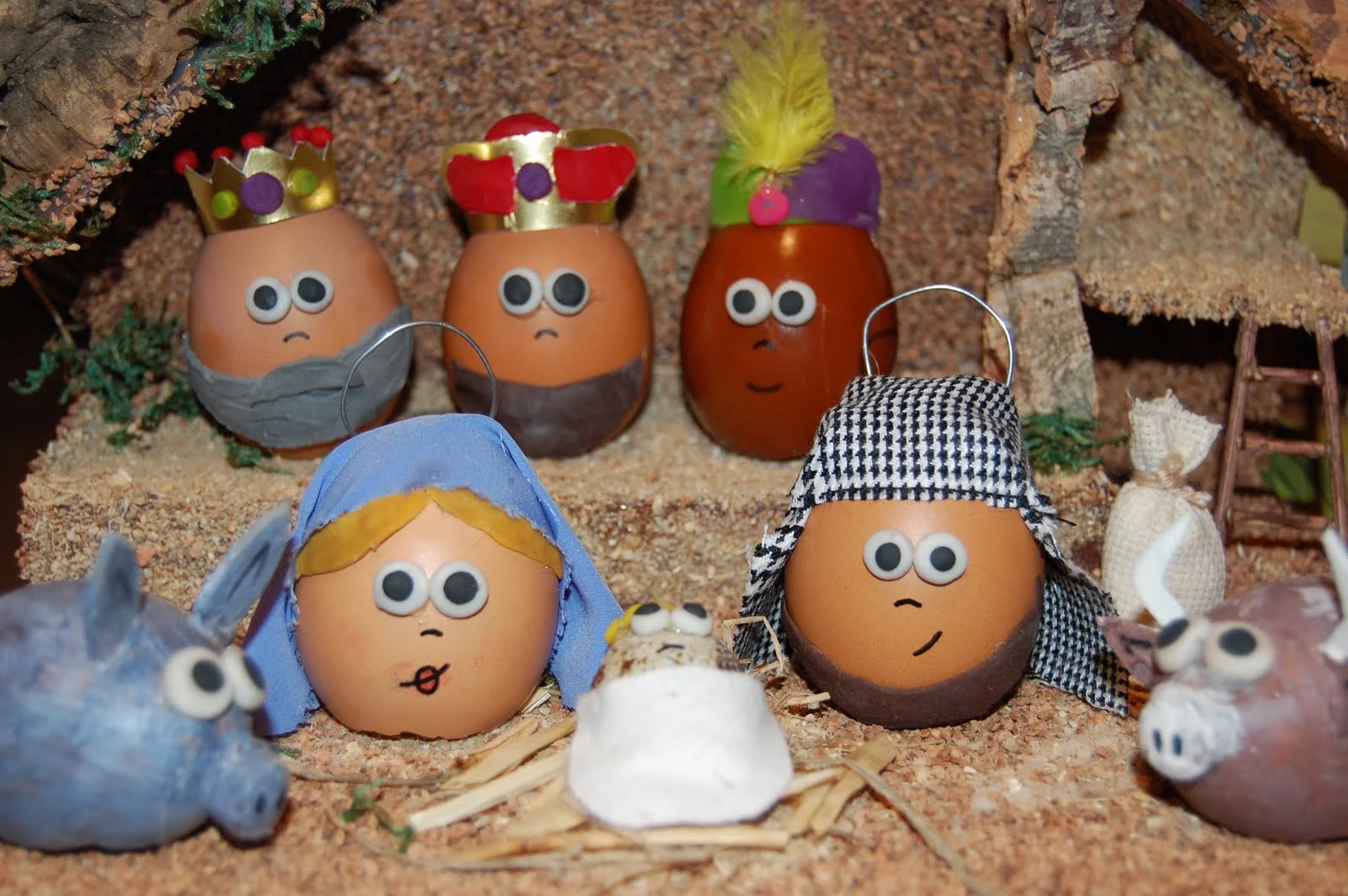 Nacimiento hecho con huevos