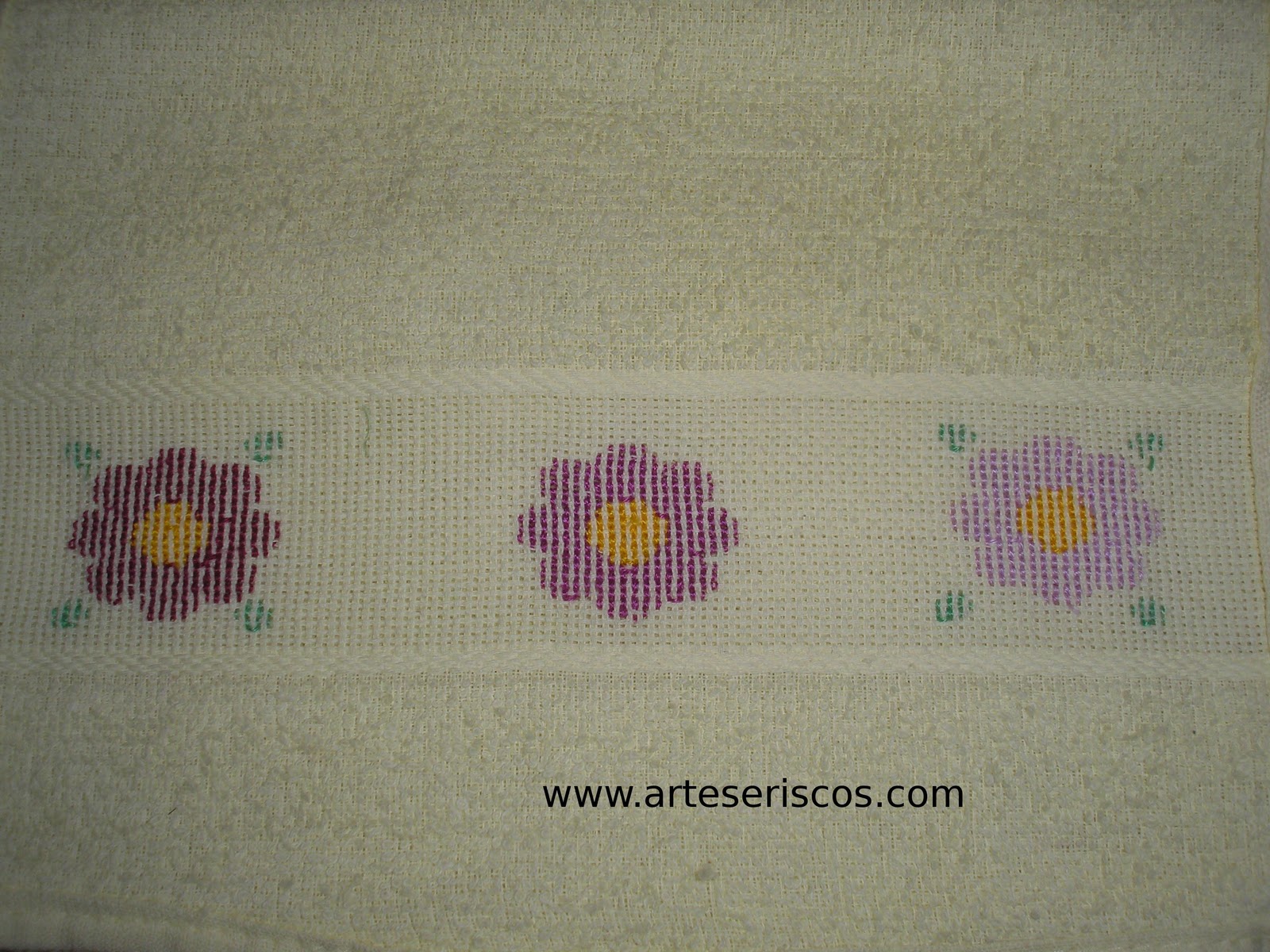 [TOALHA DE MÃO 01 (VERSO).JPG]