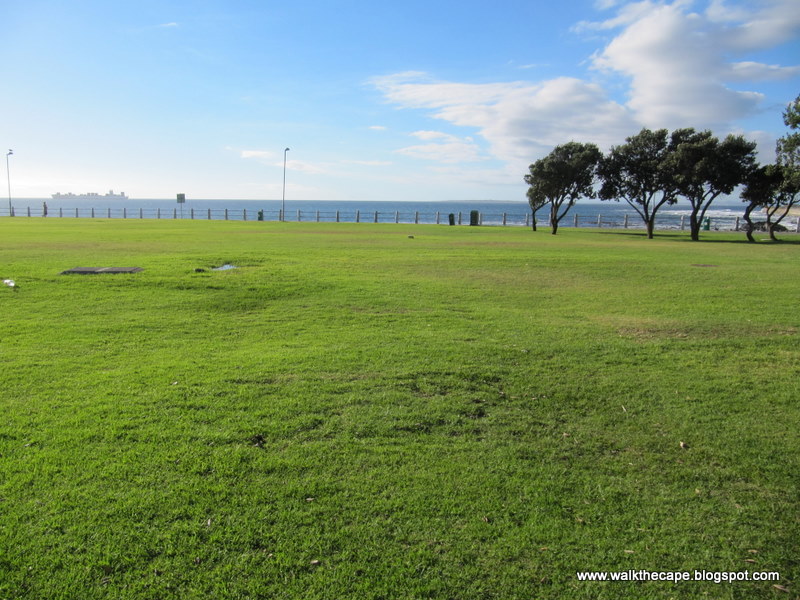 Walking the Cape: Sea Point Prom: Hello again!