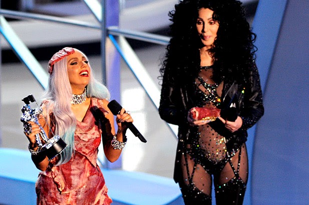 111009-lady_gaga_cher_meat_show_vmas_201
