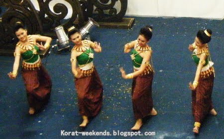 Issan Woman Korat Weekends Blog: Issan traditional performance