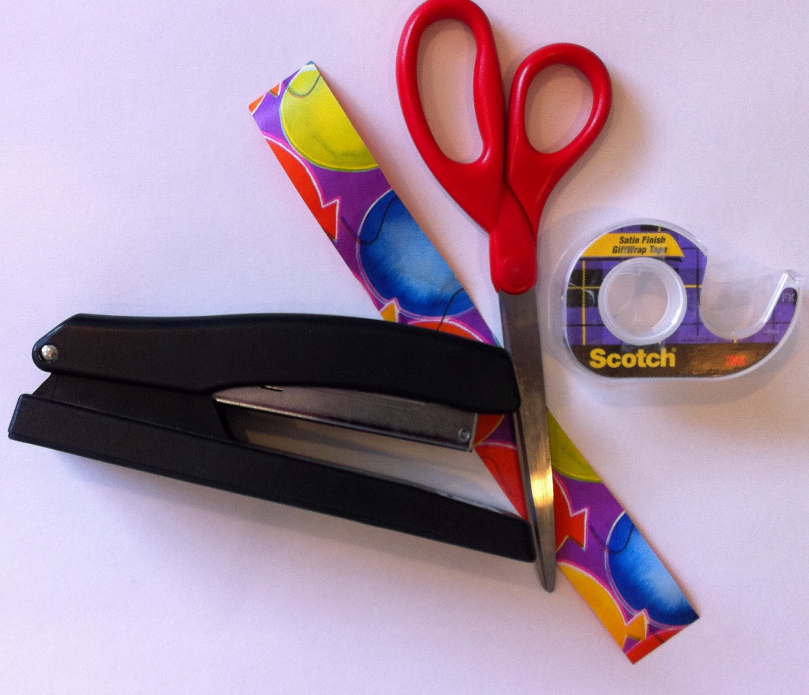 A Savvy Life: Frugal Giving - Wrapping Paper Bows