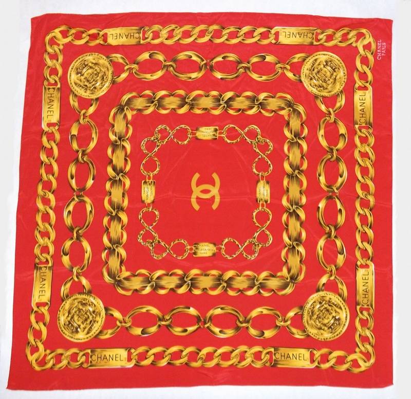Esto no lo tiro mamá: Pañuelo de seda Chanel Vintage