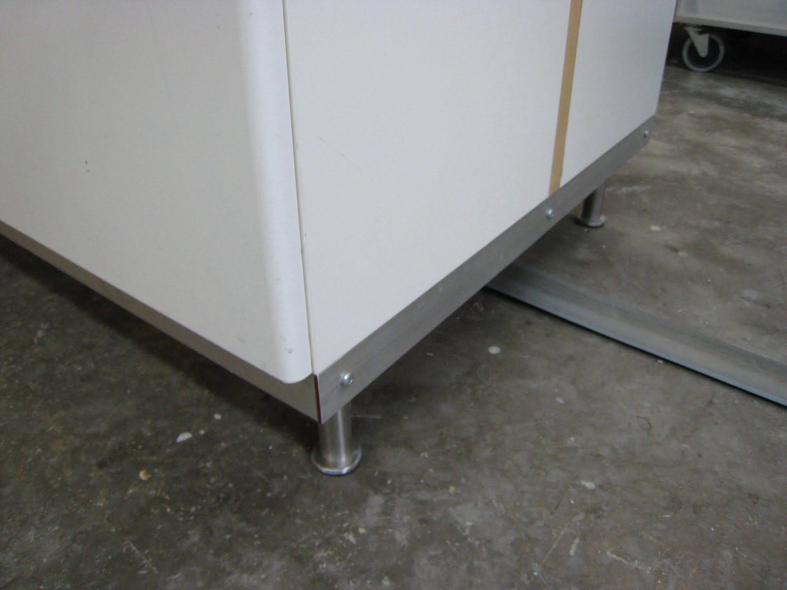 [Daedalus+lab+bench+4-735356.JPG]