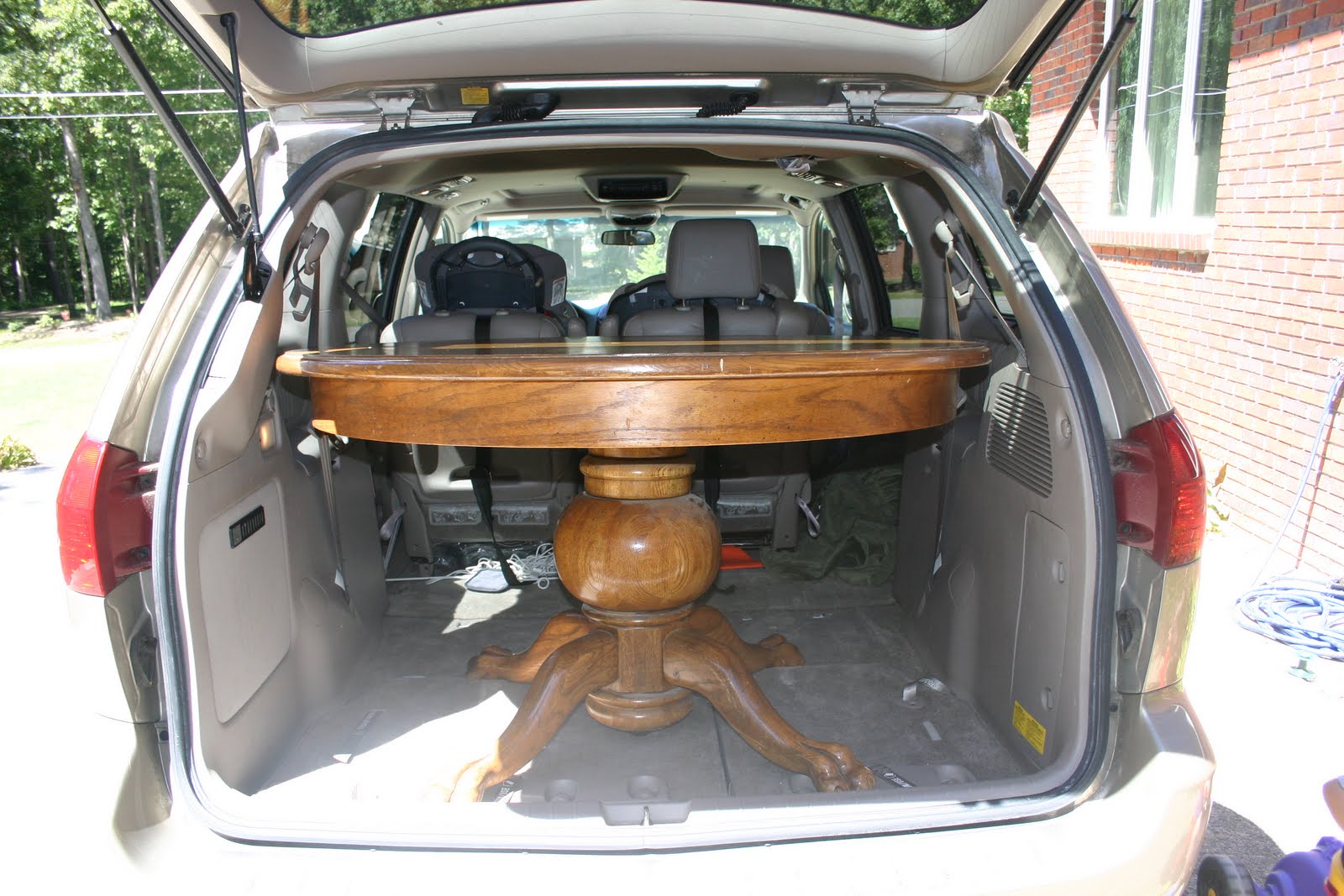 Minivan: Minivan With Table
