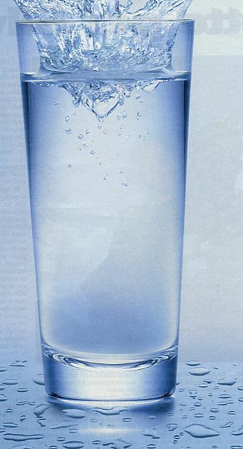 Liquido Trasparente Molto Alcolico Con Cq Físico - Química: ESTADO LÍQUIDO