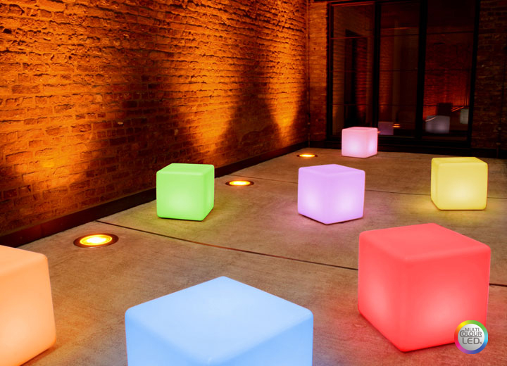 Alegra tus de fiesta con el puff cubo LED multicolor - El Blog de Due-Home