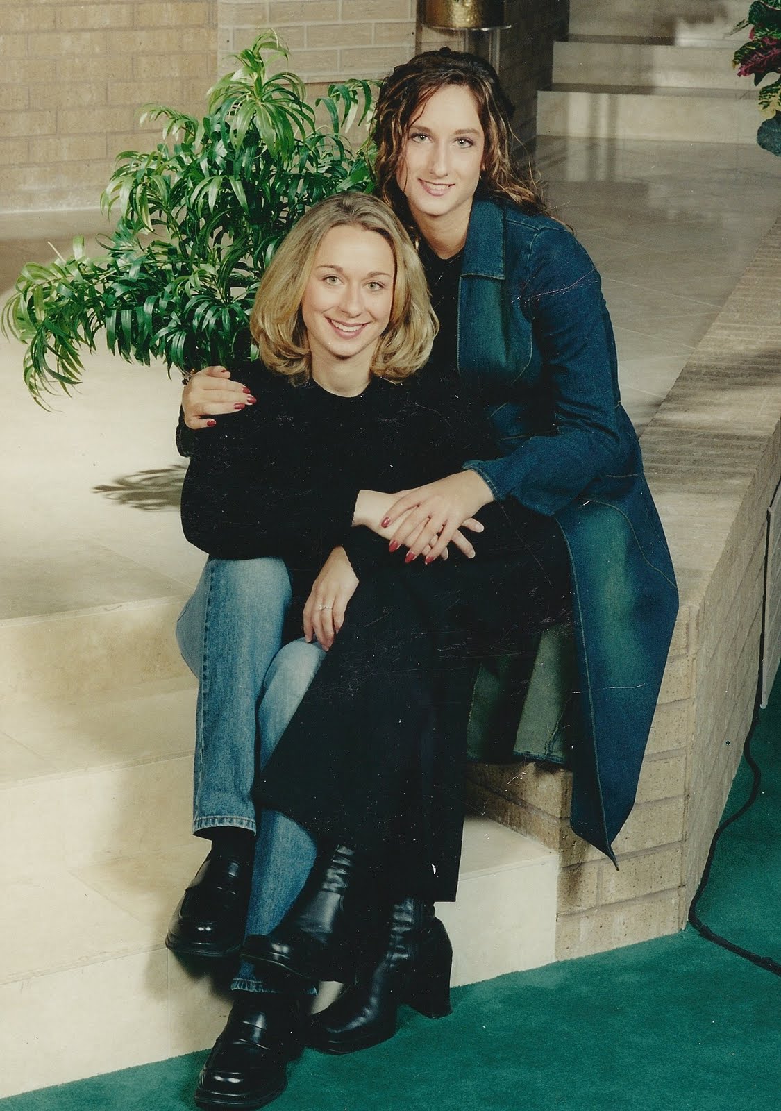 [Amanda+and+Melissa+(2).JPG]