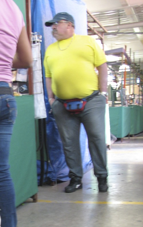 10 People Wearing Fanny Packs ~ Now That&#39;s Nifty