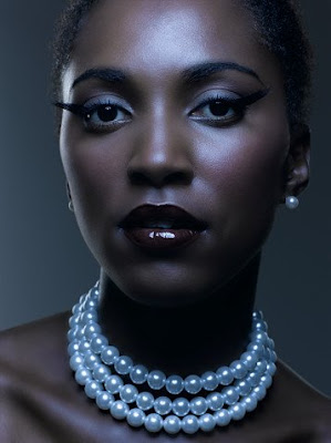 http://3.bp.blogspot.com/_XV47AIrzET4/SkrxungQzqI/AAAAAAAAAc8/Ktcnq0tS_kY/s400/black_woman_fly_girl_closeup_pearls.jpg