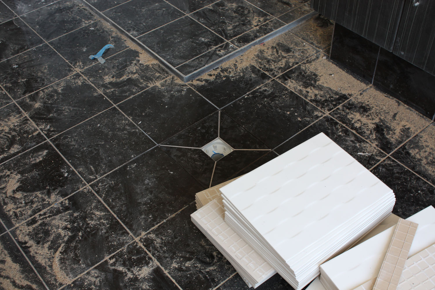 The Herlihy Riva 33 Nawkaw, tiles, floor waste!