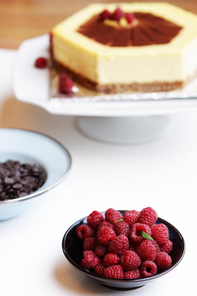 Gourmet Baking: Another Mascarpone Cheesecake with Chocolate Sauce and ...