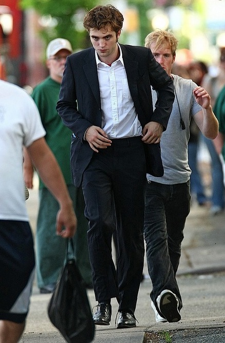 [gallery_main-robert-pattinson-remember-me-set-pics-07082009-05.jpg]