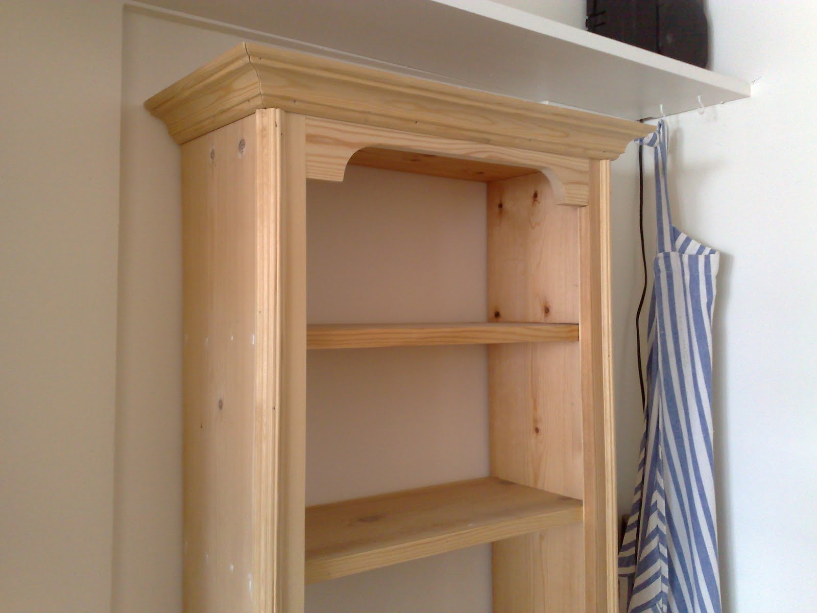 Becky Bell Cabinetmaker Bespoke kitchens London: Free standing bookcases Becky Bell Cabinetmaker Bespoke kitchens London: Free standing bookcases