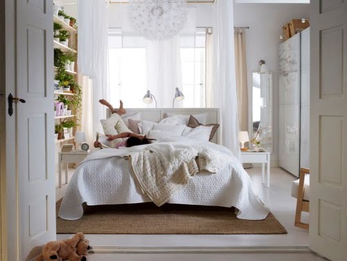 http://3.bp.blogspot.com/_XgX0j0vdPQ8/S-xdQfrzGDI/AAAAAAAAAZM/tb_KzKRQRMU/s1600/Classic-White-Bedroom-best-2010-Ikea.JPG