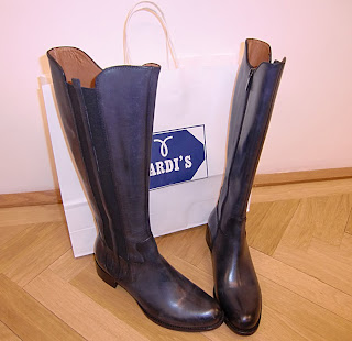 Tardi's boots (onemorehandbag)