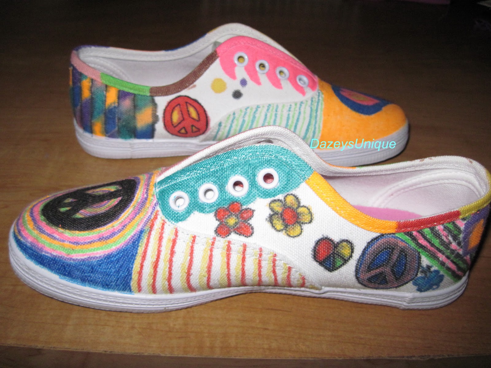 Dazeys Unique: Tulip Fabric Markers and Canvas Shoes