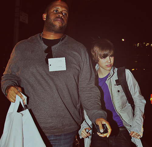 Yo creo que el Guardaespaldas más famoso de todos es KENNY HAMILTON.