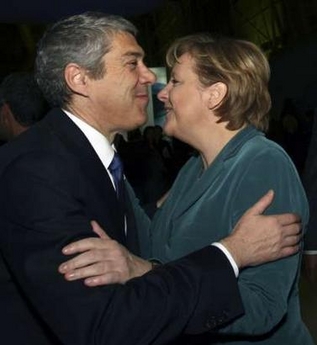 [Socrates_Merkel.jpg]