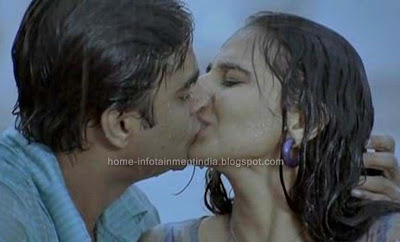Hot Kissed Vidya Balan 