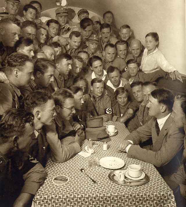 [hitler_at_the_table.jpg]