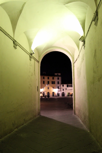 Piazza dell'Anfiteatro-Lucca
