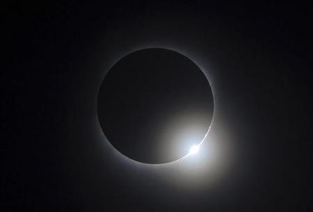[a+lua+passou+entre+o+sol+e+a+terra+no+eclipse+solar+de+22.07.09.jpg]