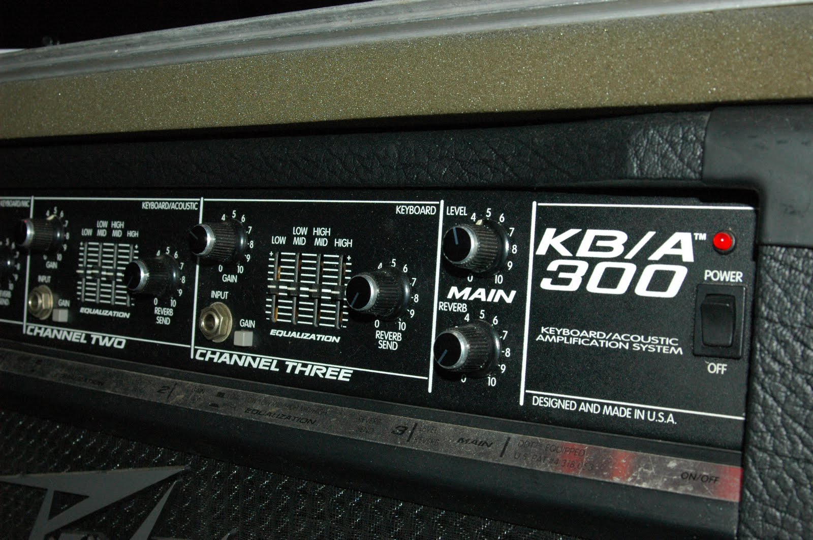 Travellers Sound Rental: Keyboard/Acoustic Amp - Peavey KB/A 300