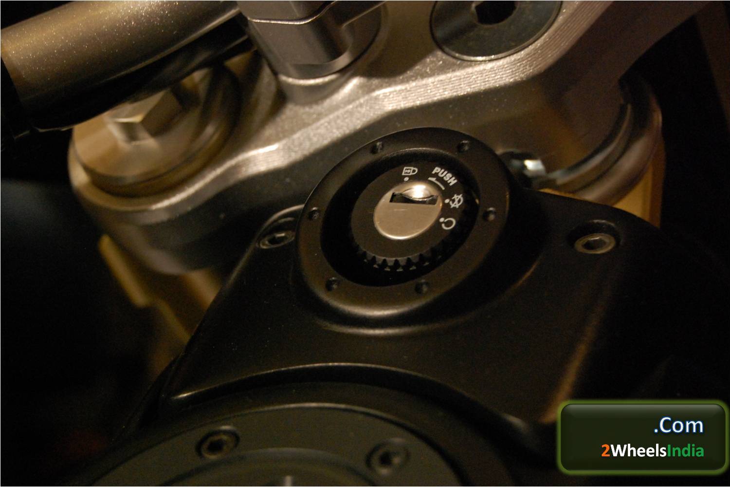 Mahindra Mojo Part 1 [Features & Specs] with Hi Res Photos Bike Chronicles of India