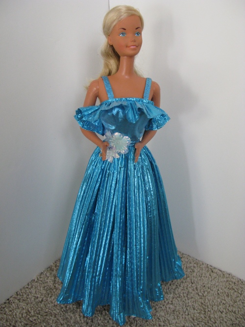 THE FASHION DOLL REVIEW: 1976 SuperSize Barbie